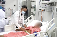 Bệnh nhân nghi ngộ độc sau khi uống sữa bột được điều trị tại BV Chợ Rẫy.