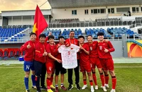 HLV Mai Đức Chung chia tay các học trò sau trận đấu cuối vòng loại Olympic Paris 2024.