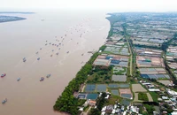 Chương trình 'Cùng ngư dân thắp sáng đèn trên biển' đến Bến Tre