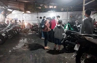 Trong những ngày cận Tết, người dân lo lắng về tình trạng các bãi giữ xe hét giá giữ xe.