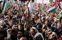 Biểu tình ủng hộ Houthis và phản đối các cuộc không kích do liên quân Mỹ dẫn đầu vào các mục tiêu Houthis ở Yemen vào ngày 12-1, tại Sanaa (Yemen).