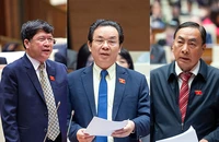 Các đại biểu Tạ Văn Hạ, Hoàng Văn Cường, Phạm Văn Hòa (từ trái qua) tranh luận về quy định Nhà nước thu hồi đất làm khu đô thị.