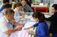 Nhà đầu tư như bị “tung hỏa mù” vì không biết nên mua vàng miếng SJC hay vàng nhẫn 9999.