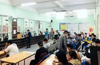 Người dân đến khám chữa bệnh tại BV Quân y 175.