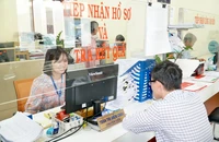 Ông Phạm Hồ Quốc An, Công ty CP Đầu tư Sài Gòn VRG, đang chờ cán bộ tại HEPZA hỗ trợ giải quyết thủ tục.