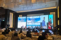  Giảm sản lượng đánh bắt thủy sản, mở rộng các nguồn năng lượng tái tạo biển