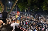 Vì sao ca sĩ Tuấn Hưng không xin cấp phép liveshow ở ban công? 