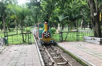 đoàn tàu trong công viên Thống Nhất