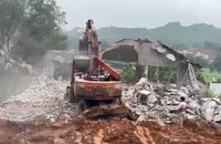 Hà Nội cưỡng chế phá dỡ biệt thự hàng chục tỷ đồng xâm phạm đất trồng rừng ở huyện Ba Vì