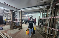 Chung cư mini ở quận Thanh Xuân nứt cột bê tông, gần 60 hộ dân di dời khẩn cấp