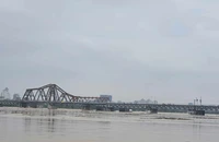 Lũ trên sông Hồng tại Hà Nội đang xuống, hạ lưu tiếp tục ở báo động 3 đến trên báo động 3