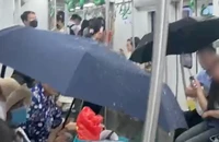 Xin lỗi vì hành khách phải che ô khi đi Metro Cát Linh - Hà Đông