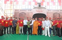 Hà Nội đón đoàn đại biểu Đà Nẵng, Quảng Ngãi dự lễ diễu binh A80