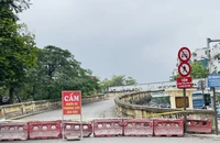 Cầu Long Biên rào chắn, cấm lưu thông 2 tháng để sửa chữa