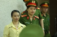 Tòa mời người phiên dịch đến phiên xử mẹ nữ sinh giao gà