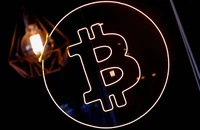 Nhà đầu tư tháo chạy, bitcoin thiết lập kỷ lục buồn