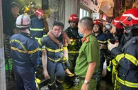 4 người thoát chết trong vụ cháy nhà lúc rạng sáng