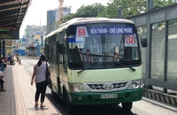 Xe buýt gặp khó: Xí nghiệp than lỗ, người dân quay lưng