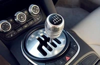 5 điều bạn không bao giờ được làm khi lái xe số sàn