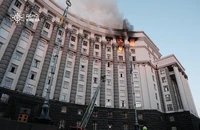 Không kích khắp Ukraine, nhiều thương vong, cháy Toà nhà chính phủ 