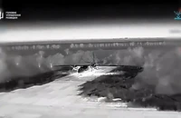 UAV của đặc nhiệm HUR nhắm mục tiêu vận tải cơ An-26 của Nga trên bán đảo Crimea. Ảnh: HUR