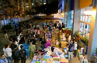 CHÙM ẢNH: Người dân Hong Kong chung tay giúp đỡ nạn nhân vụ cháy kinh hoàng