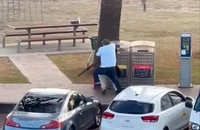 Ông Ahmed al Ahmed đã dũng cảm quật ngã một trong hai thủ phạm trong vụ xả súng ở bãi biển Bondi chiều 14-12, giật lấy vũ khí và buộc đối tượng này phải chạy trốn. Nguồn: ABC