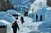 CHÙM ẢNH, VIDEO: Người dân Kamchatka - Nga trong những 'đường hầm tuyết' cao đến 3 m
