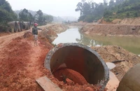 Thủy điện gây sạt lở ruộng đồng nhưng chưa bồi thường