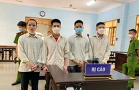Nhóm thanh niên chém 'trai lạ' đến tán gái làng