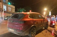 Tài xế say xỉn tông 3 xe máy dừng đèn đỏ, một người tử vong