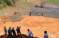 Tìm thấy thi thể người mất tích trong sự cố vỡ hồ nước thải ở Kon Tum