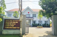 1 trưởng phòng Tư pháp bị cách chức trong Đảng sau lùm xùm trộm hoa giấy
