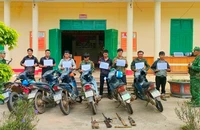 Bắt 8 người mang súng tự chế ở khu vực biên giới 