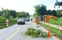Va chạm xe máy bên đường, 4 người trên xe khách bị thương, 1 người tử vong 