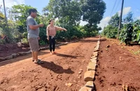 Hiến đất làm đường, những việc làm bình dị mà cao quý