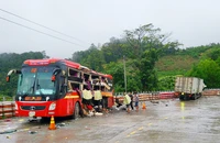 Xe tải tông xe khách trên đèo Lò Xò, 5 người thương vong 