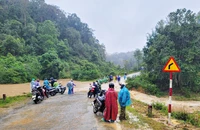 Kon Tum: Ngập tràn, sạt lở đất trên đường tỉnh 676