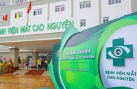 Nam thanh niên nguy cơ mù mắt nghi do tiêm filler thẩm mỹ
