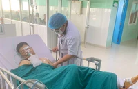 Một đại úy CSGT bị tông gãy chân, dập phổi