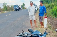 Xe máy tông nhau, 1 cán bộ địa chính và 1 thiếu niên tử vong