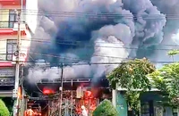 Cơ sở kinh doanh phòng trà phát cháy, hàng xóm hốt hoảng sợ cháy lan 