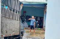 Công an TP Pleiku đang giải cứu thanh niên ngáo đá, cầm hung khí dọa tự sát