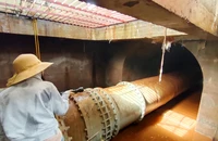 Chuyên gia vào bên trong thân đập 'bắt bệnh' hồ chứa Ia Ring bị thủng