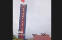 Vì sao cánh kỳ đài tưởng niệm liệt sĩ ở Gia Lai vừa làm đã ngã đổ? 