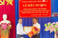 Trao bằng khen cho anh nông dân dùng máy bay không người lái cứu 2 em nhỏ