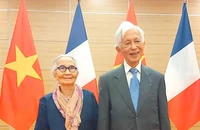 Vợ chồng Giáo sư Trần Thanh Vân được thăng hạng Huân chương Bắc đẩu bội tinh