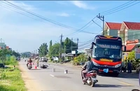 Xe khách va chạm liên hoàn, 2 vợ chồng đi xe máy tử vong