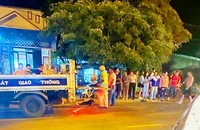 Thanh niên say xỉn lái xe máy 'thông chốt' đo nồng độ cồn, tông 1 cán bộ công an bị thương