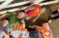Công an cùng người dân cứu nam sinh nhảy cầu ở Gia Lai